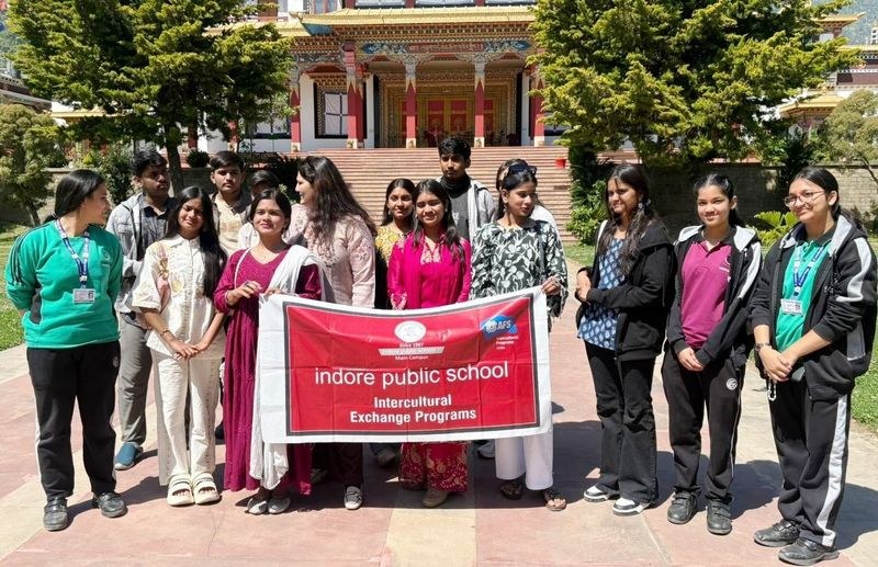 Himachal Pradesh 11 students from Indore attend exchange programme at Kullu’s Cambridge School - HimachalGovt