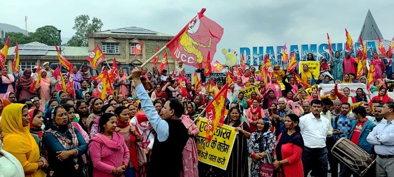 Himachal Pradesh Construction workers protest in Dharamsala over welfare issues - HimachalGovt