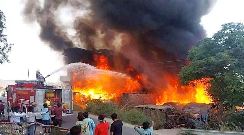 Himachal Pradesh Fire breaks out in migrant workers’ colony in Una, 40 hutments gutted - HimachalGovt