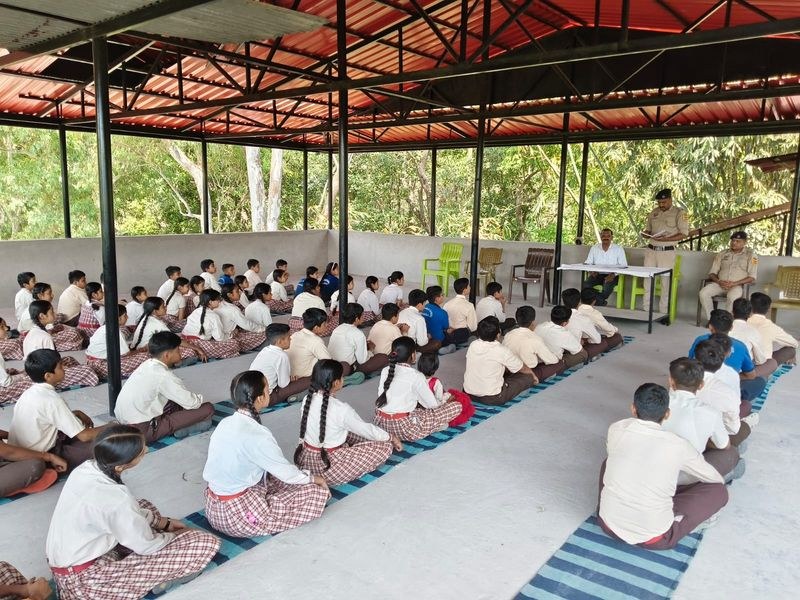 Himachal Pradesh Kanoon Vidyalaya: Dehra police bring legal, digital awareness to classrooms - HimachalGovt