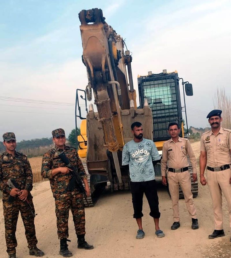 Himachal Pradesh Nurpur cops act against illegal mining in Beas belt - HimachalGovt