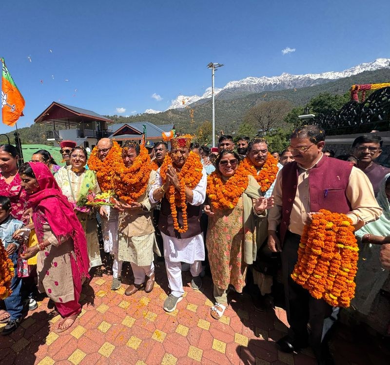 Himachal Pradesh Over 400 families switch from Cong to BJP in Palampur - HimachalGovt