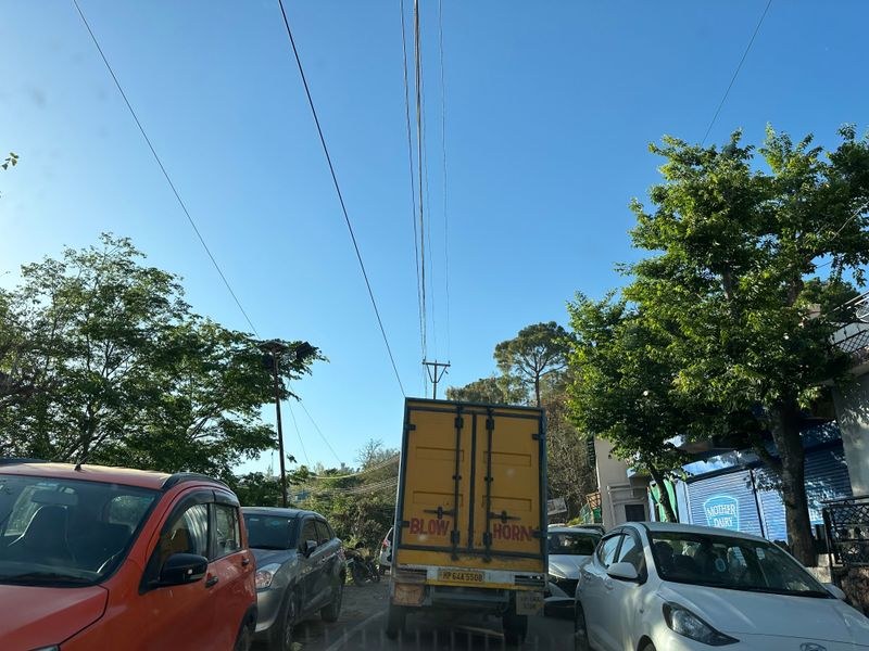 Himachal Pradesh Parking crisis chokes Dharampur-Kasauli road as tourism boom outpaces planning - HimachalGovt