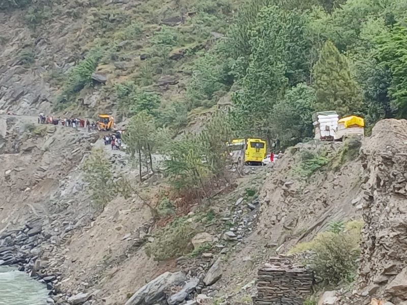 Himachal Pradesh Road caves in due to excavation work, traffic on Chamba-Bharmour stretch disrupted - HimachalGovt