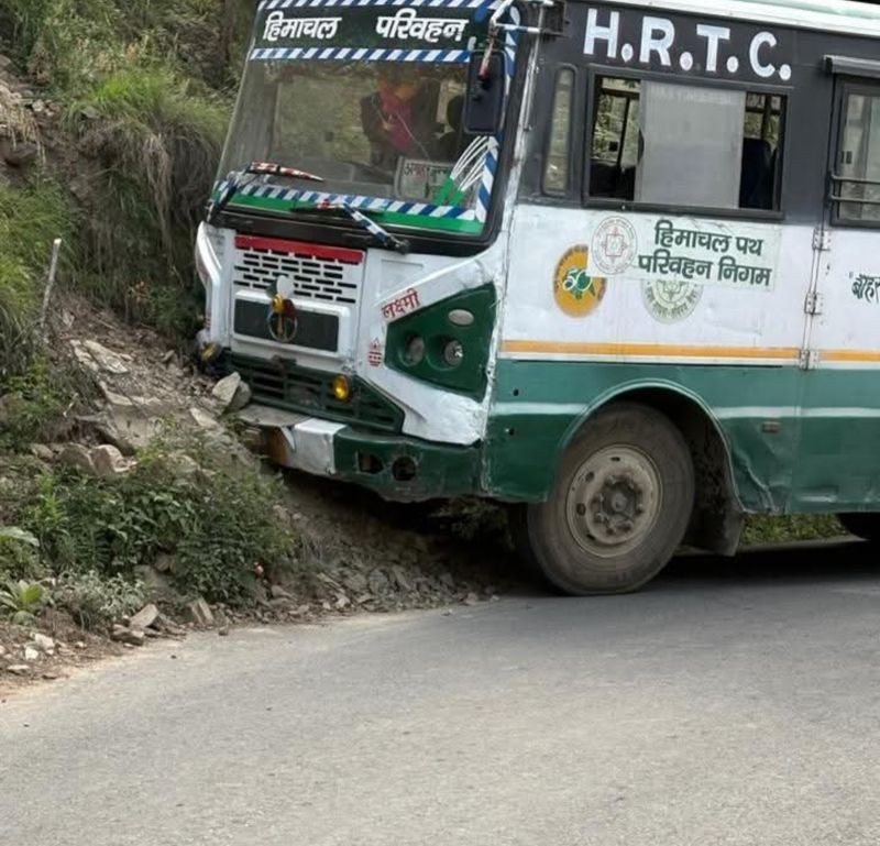 Himachal Pradesh To avert tragedy, driver rams bus into hills after brakes fail - HimachalGovt