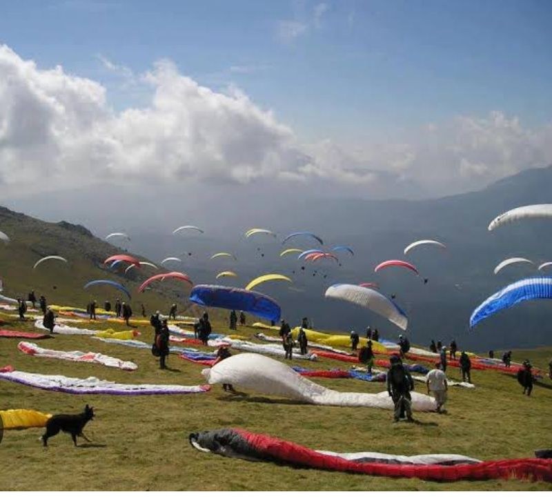 Himachal Pradesh Tourist rush at Bir-Billing as over 300 paragliding flights recorded in a day - HimachalGovt