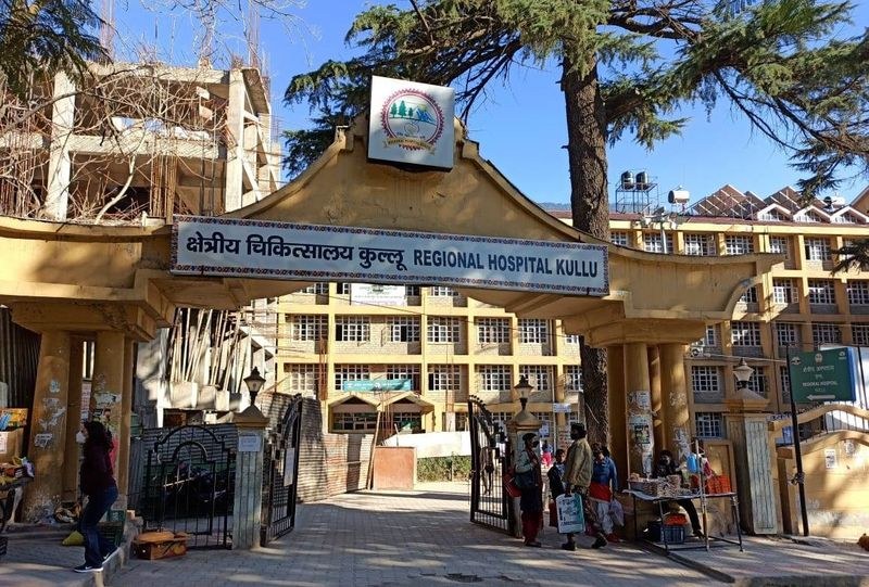 Himachal Pradesh Viral video exposes irregularities at Kullu hospital’s chemist shop, MLA seeks magisterial probe - HimachalGovt