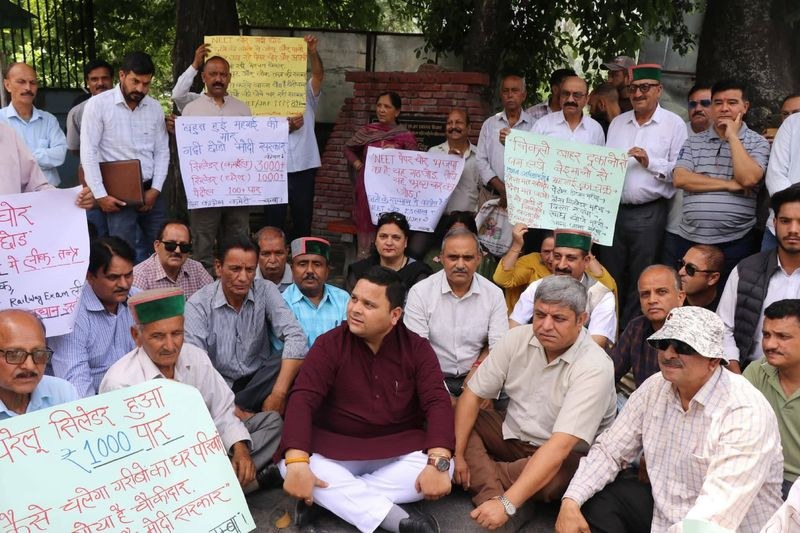 Himachal Pradesh Congress holds protest against rising inflation, NEET paper leak in Chamba - HimachalGovt