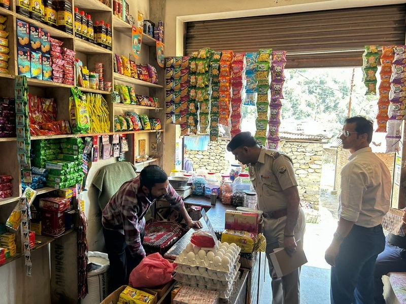 Himachal Pradesh Drive against illegal sale of tobacco products in Chamba, shopkeepers challaned - HimachalGovt