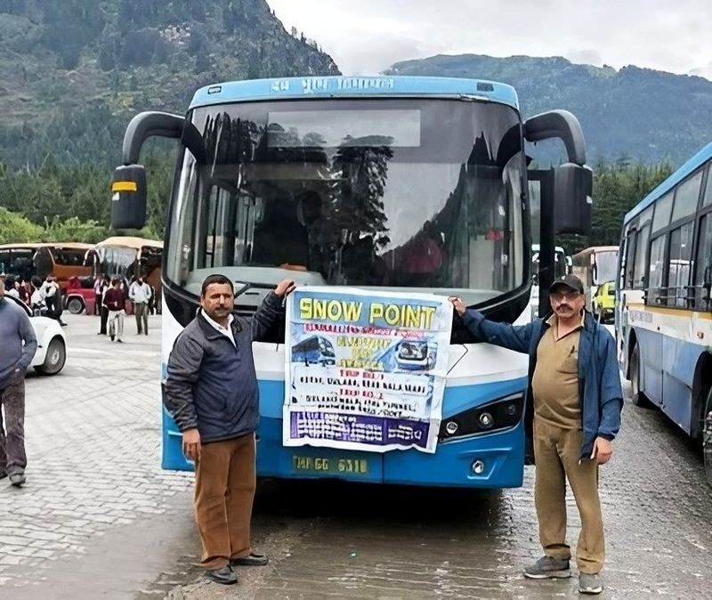 Himachal Pradesh Eco-friendly move: Electric buses roll towards Rohtang’s snowy landscapes in Himachal - HimachalGovt
