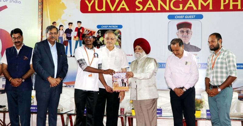 Himachal Pradesh Governor urges youth to become job creators at Yuva Sangam programme - HimachalGovt