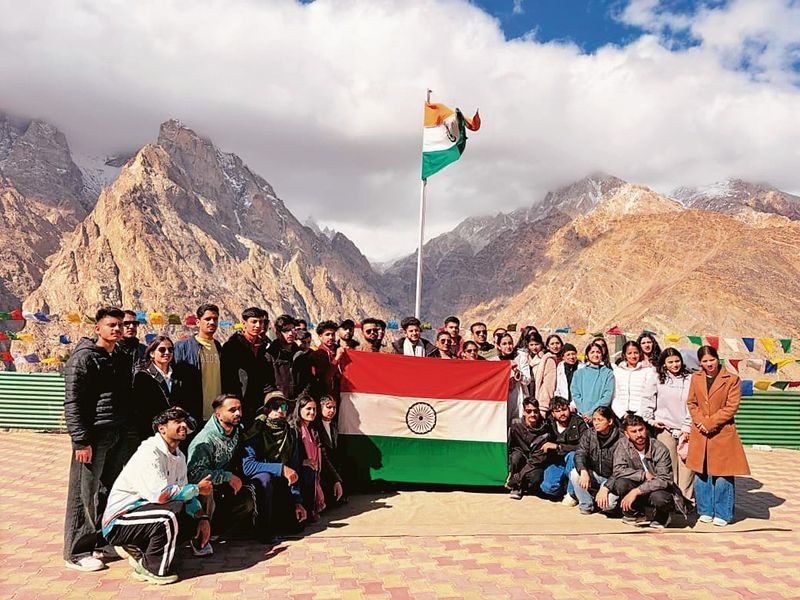 Himachal Pradesh HPU students visit Indo-Tibetan border - HimachalGovt