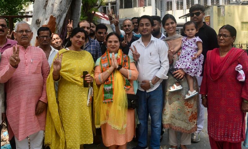 Himachal Pradesh Himachal: BJP, Congress battle rebellion ahead of Mandi MC elections - HimachalGovt