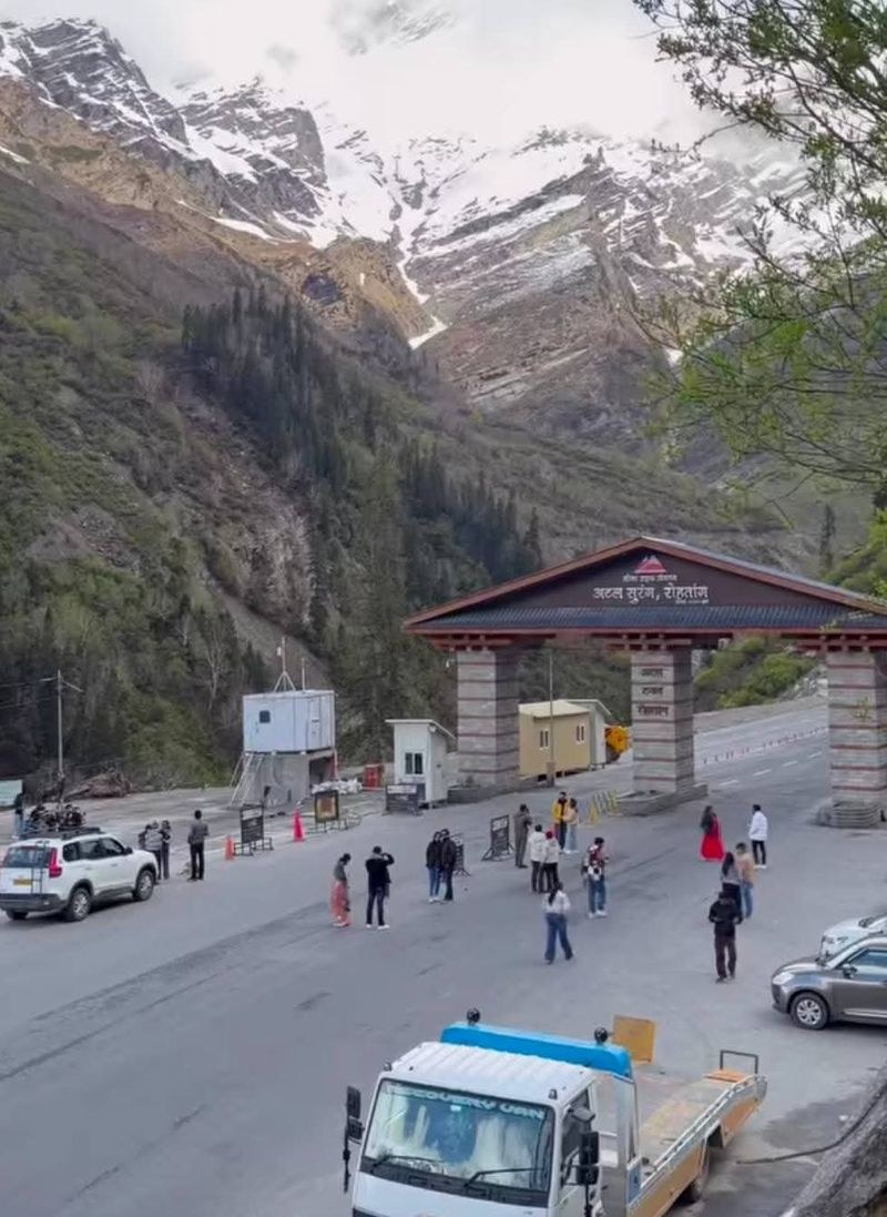 Himachal Pradesh Massive tourist rush pushes Atal Tunnel traffic beyond capacity; safety audit ordered - HimachalGovt