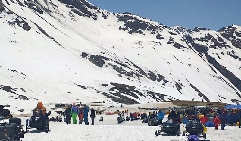 Himachal Pradesh Rohtang Pass sees fresh snowfall, hotels near full capacity - HimachalGovt