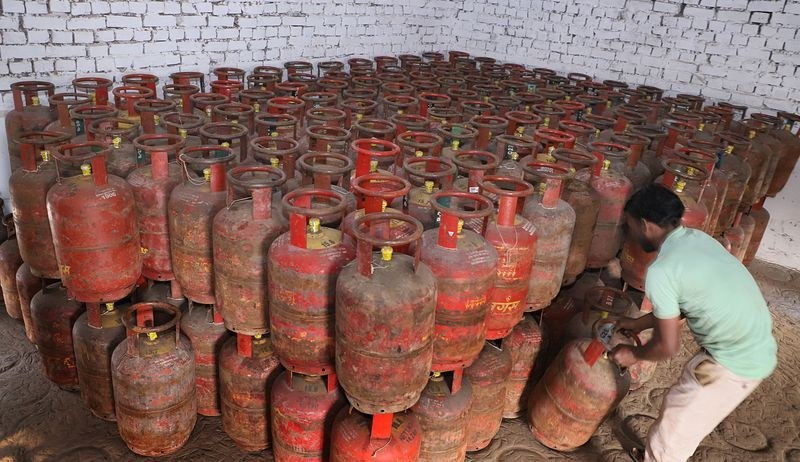 Himachal Pradesh Shimla eatery owners decry steep hike in commercial LPG prices; warn of inflation spike - HimachalGovt