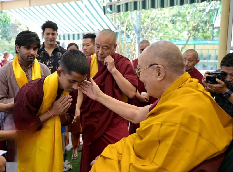 Himachal Pradesh Yoga champion Atri meets Dalai Lama in Dharamsala - HimachalGovt