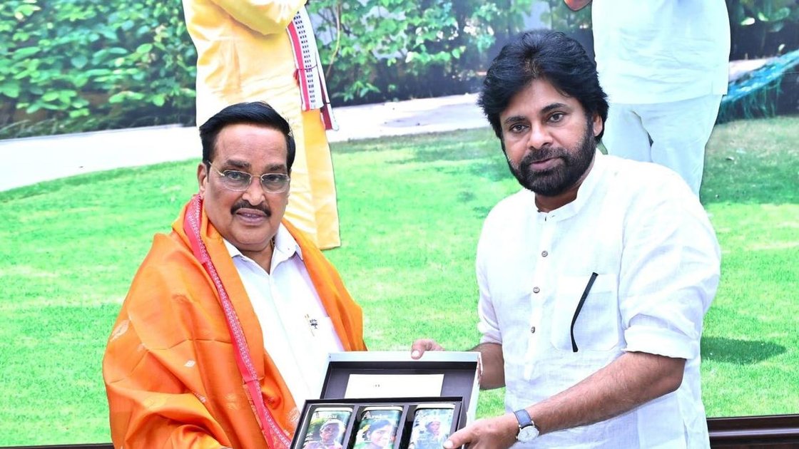 Andhra Pradesh Deputy Chief Minister K. Pawan Kalyan presenting a memento to Union Jal Shakti Minister C.R. Patil in New Delhi