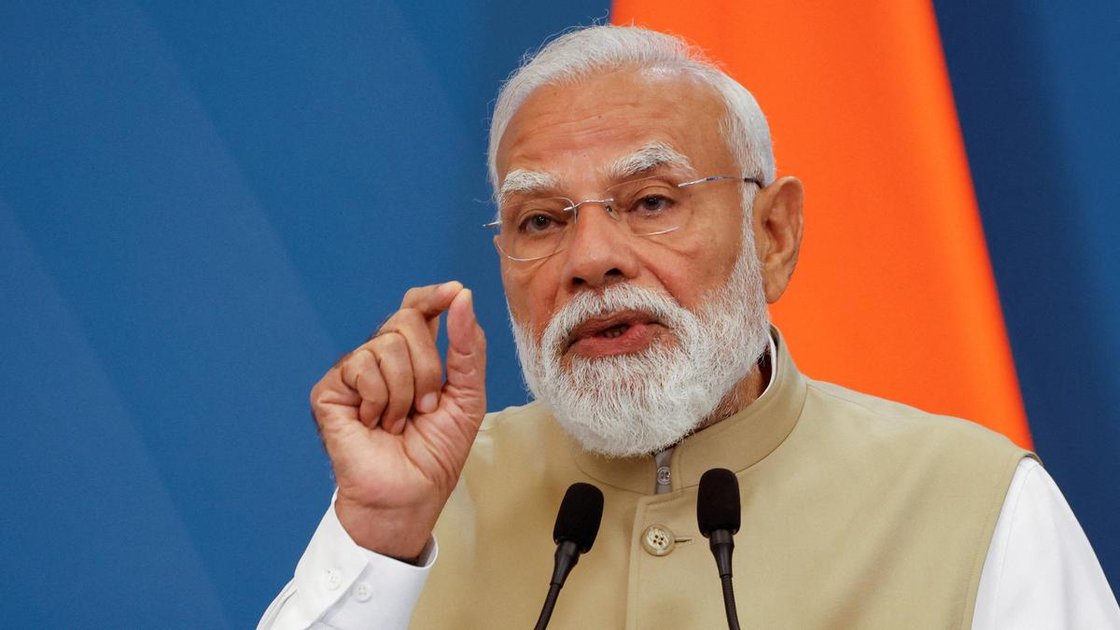 प्रधानमंत्री नरेंद्र मोदी स्वास्थ्य सेवा पर बोलते हुए