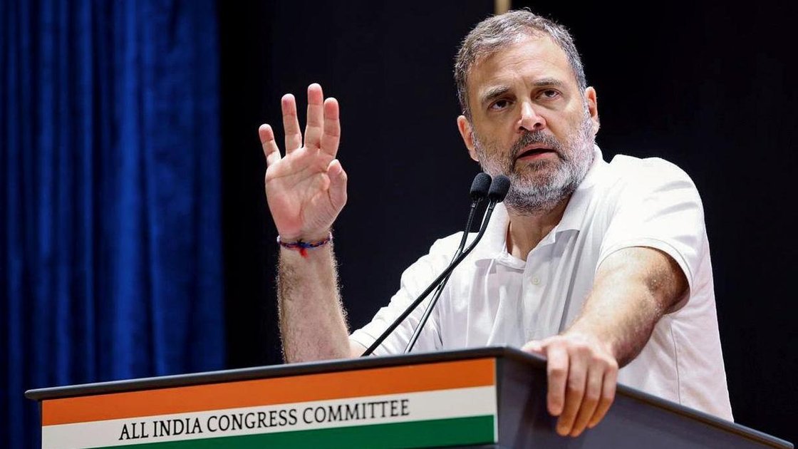 लोकसभा में नेता प्रतिपक्ष राहुल गांधी प्रधानमंत्री नरेंद्र मोदी पर ओमान में भारतीय नाविकों की मौत पर चुप्पी का आरोप लगाते हुए