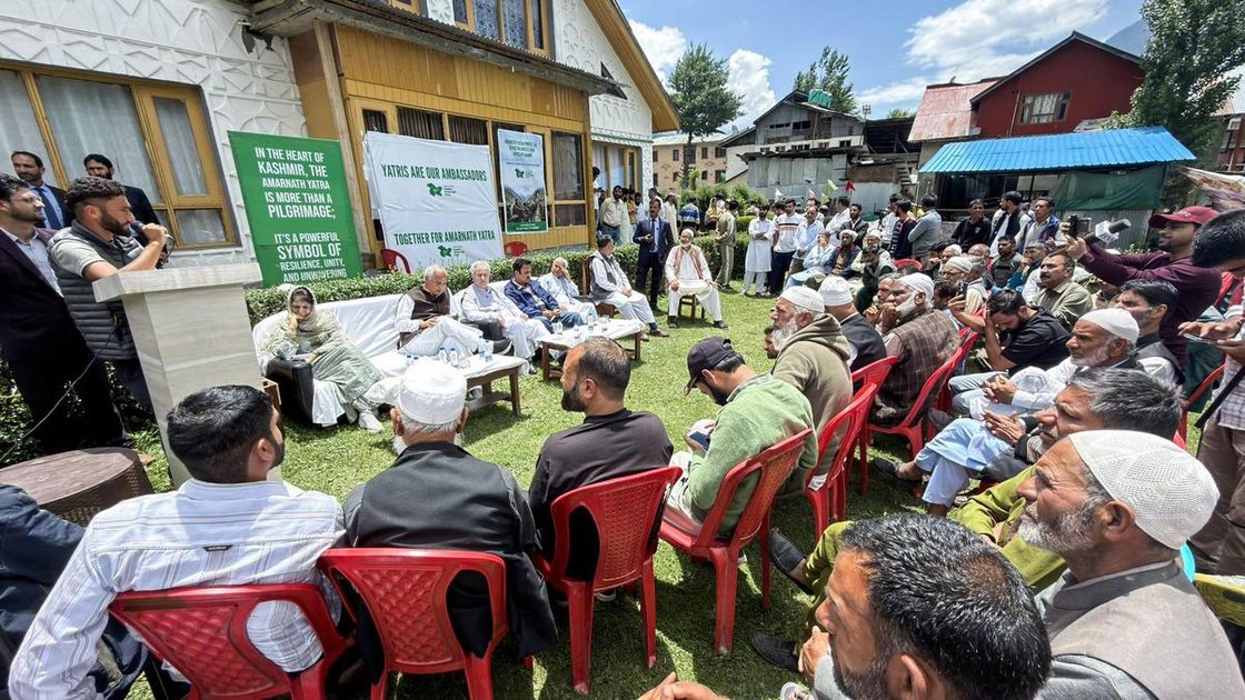 PDP president Mehbooba Mufti addressing locals in Pahalgam on June 15, 2026, appealing for warm welcome to Amarnath pilgrims