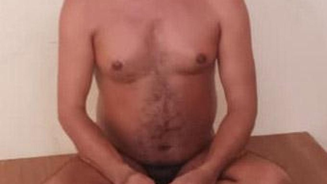 दिगंबर जैन मुनि वीरसागर महाराज पैदल यात्रा करते हुए