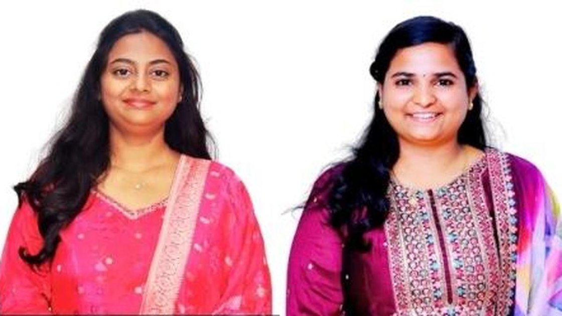 KLE Institute of Nursing Sciences, Hubballi की छात्राएं सरस्वती मरियै, झांसी जोन्नलगड्डा, चैत्र कोटागी और दीपाश्री एस. कुलकर्णी RGUHS दीक्षांत समारोह में स्वर्ण पदक और रैंक प्रमाण पत्र प्राप्त करते हुए