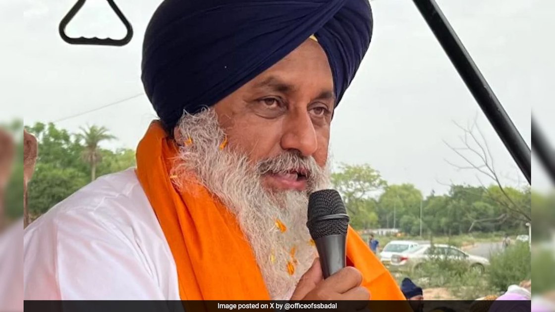 Sukhbir Singh Badal और Bhagwant Mann की फाइल फोटो, Akal Takht विवाद से जुड़ी खबर