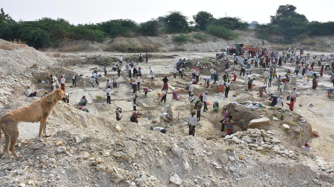 MGNREGA के तहत काम करते श्रमिक, कलबुर्गी जिला, कर्नाटक