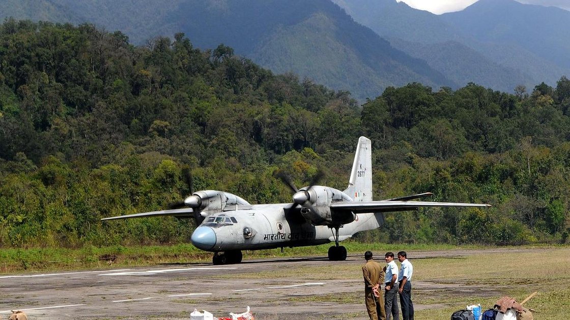भारतीय वायुसेना का AN-32 विमान उड़ान में