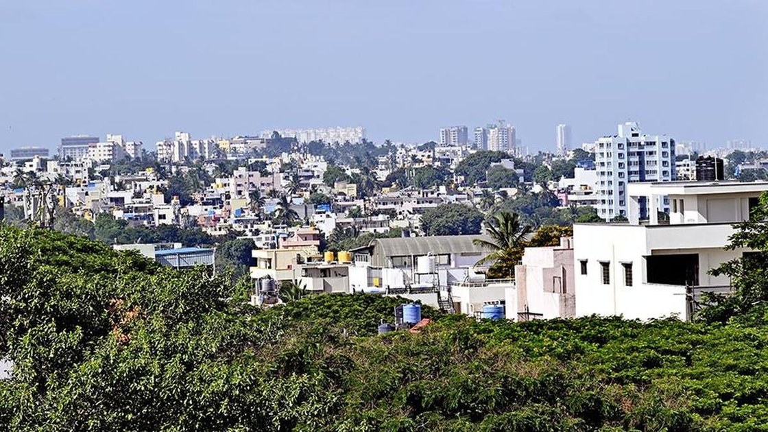 बेंगलुरु में ऊंची इमारतों और अपार्टमेंट्स का हवाई दृश्य
