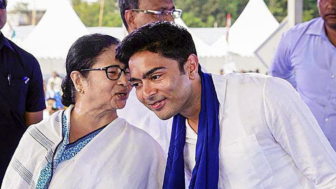 Kakoli Ghosh Dastidar addressing media with TMC MPs