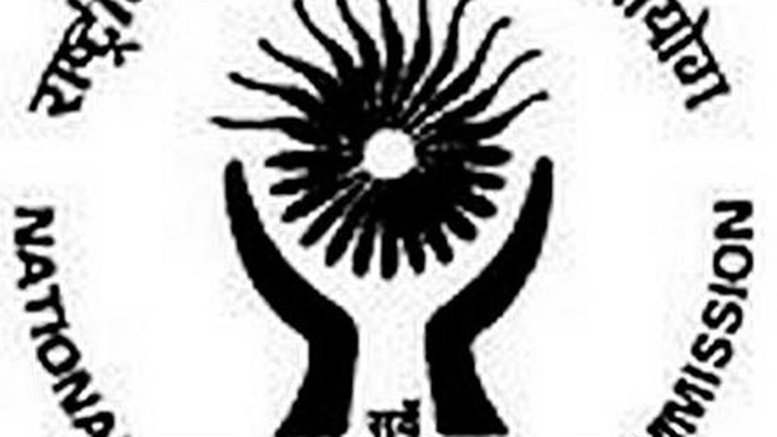 NHRC लोगो और ओडिशा के सुंदरगढ़ जिले का प्रतिनिधित्व करता एक ग्रामीण दृश्य
