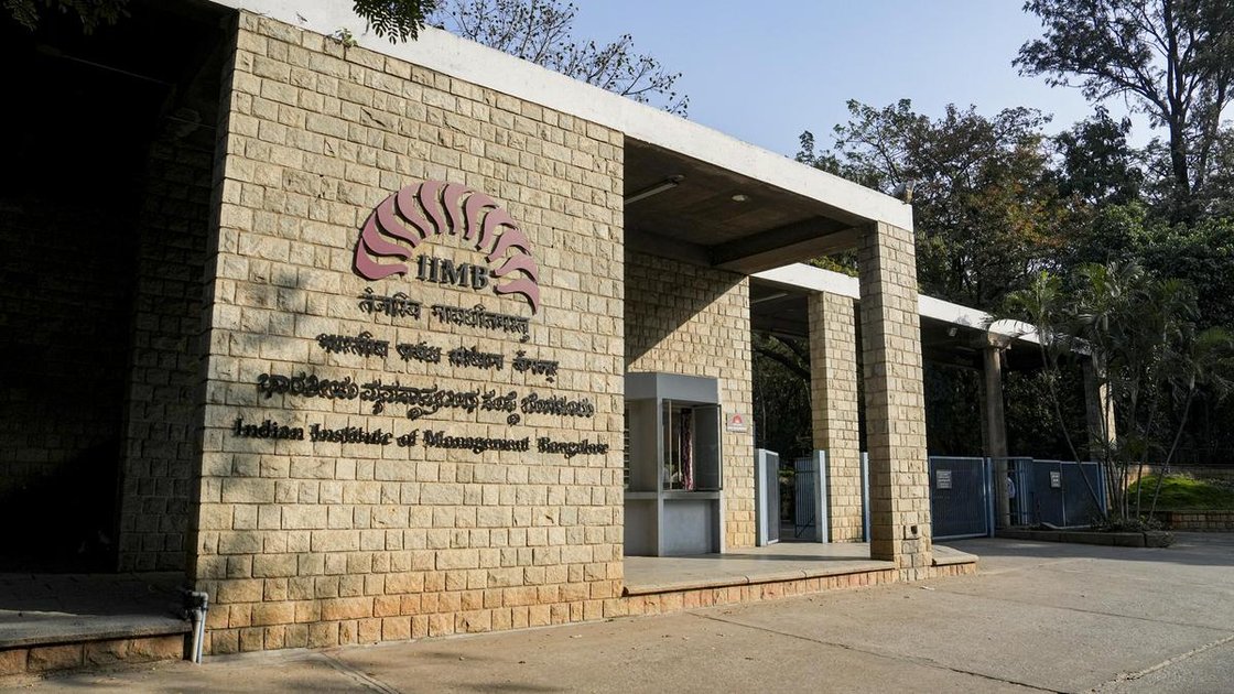 आईआईएम बंगलूरू के मुख्य कैंपस का दृश्य