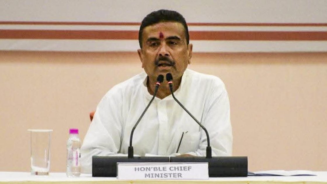 पश्चिम बंगाल के मुख्यमंत्री सुवेंदु अधिकारी भाजपा कार्यालय में संबोधित करते हुए