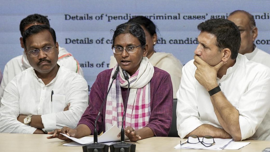 कांग्रेस नेता मीनाक्षी नटराजन नई दिल्ली में प्रेस कॉन्फ्रेंस के दौरान