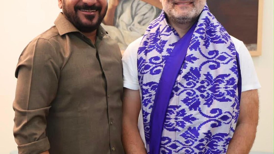 तेलंगाना के मुख्यमंत्री रेवंत रेड्डी नई दिल्ली में राहुल गांधी के साथ