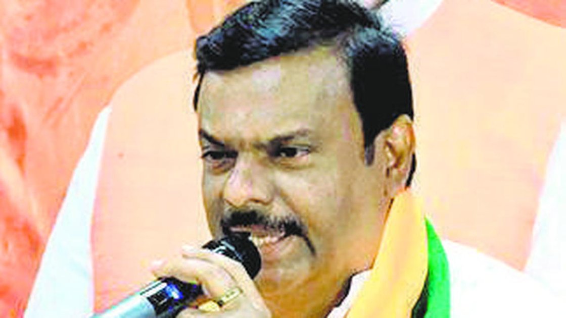BJP प्रदेश अध्यक्ष पी.वी.एन. माधव एक प्रेस कॉन्फ्रेंस में बोलते हुए