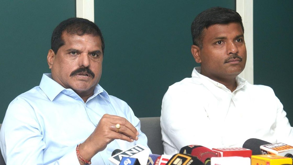 YSRCP MLC बोटचा सत्यनारायण प्रेस कॉन्फ्रेंस में, पूर्व मंत्री गुडिवाडा अमरनाथ भी मौजूद