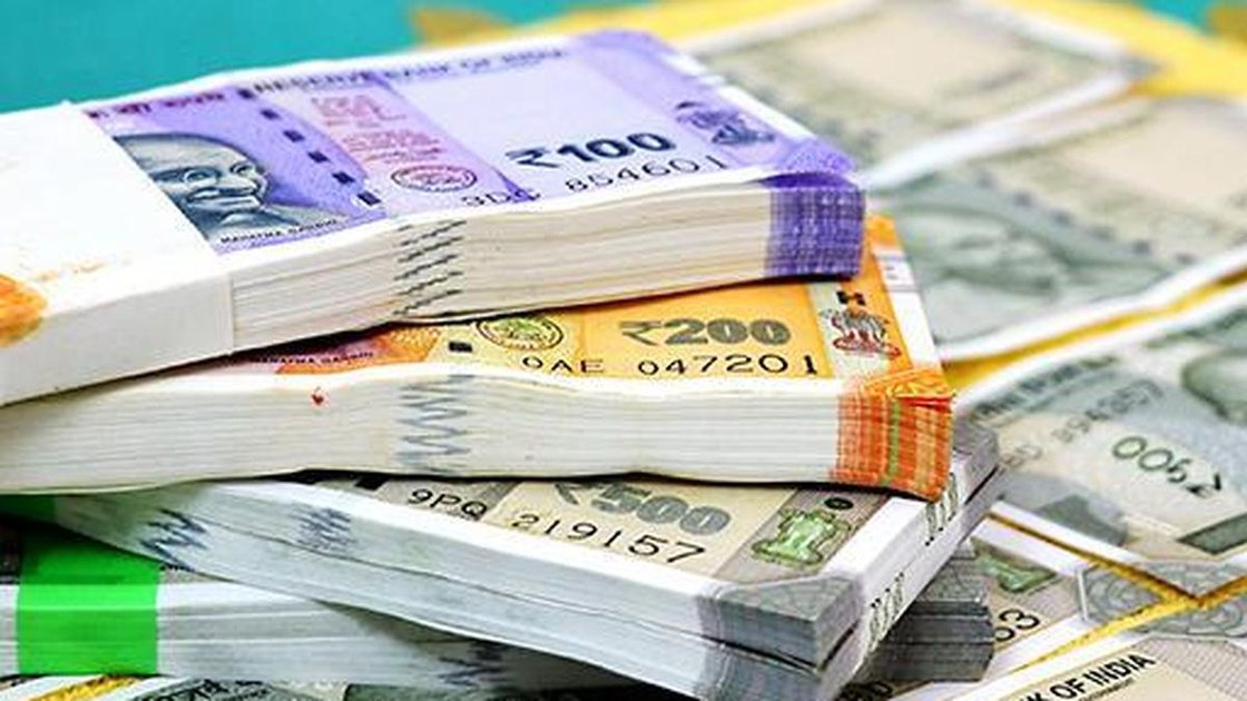Karnataka Lokayukta raid at government officer's residence, seizing cash and documents