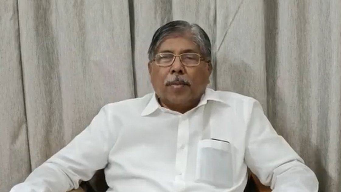 महाराष्ट्र के उच्च और तकनीकी शिक्षा मंत्री चंद्रकांत पाटिल एकल अभिभावक बाल श्रेणी पर चर्चा करते हुए