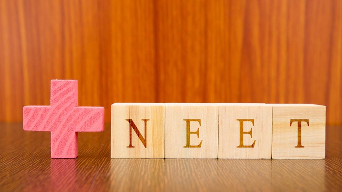 NEET परीक्षा का प्रतिनिधित्व करता एक चित्र