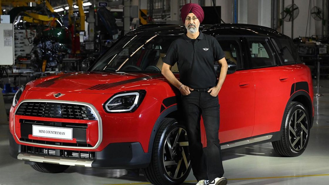 BMW Group India के CEO हरदीप सिंह बराड़ MINI Countryman C के लॉन्च के अवसर पर चेन्नई संयंत्र में