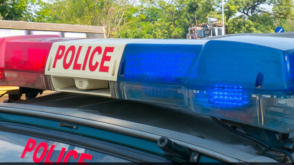 शिमला में स्कूल प्रशासक की हत्या के बाद पुलिस जांच करती हुई