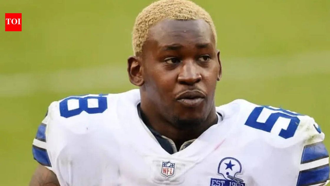 Aldon Smith in San Francisco 49ers uniform during a game