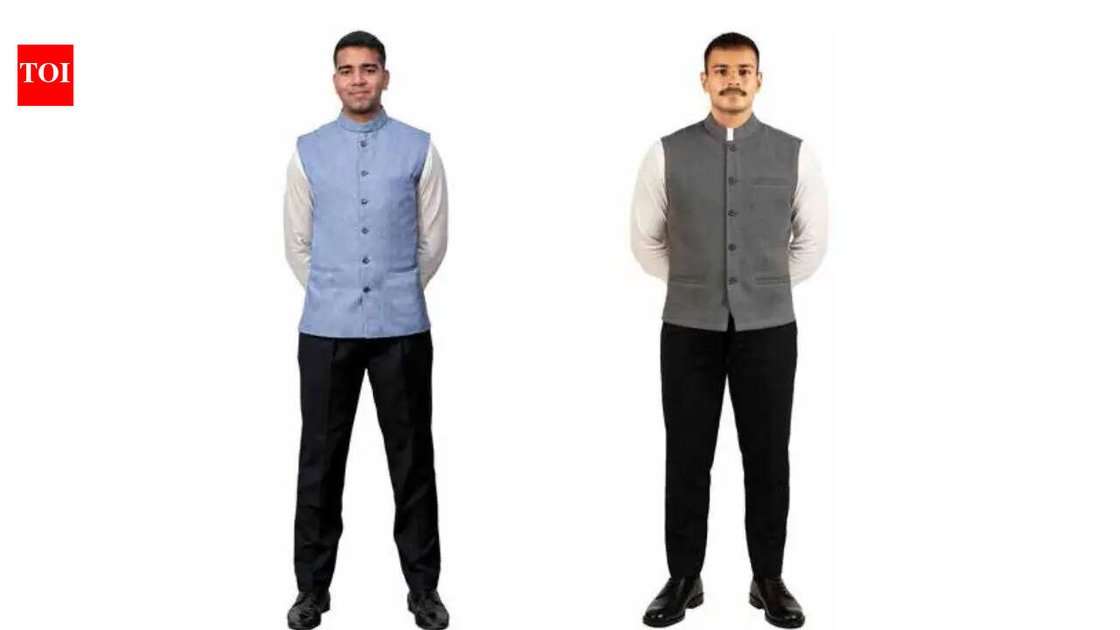 Indian Army soldiers in new uniform featuring Bandi jacket and Battle Jacket, with no swords for Reviewing Officers