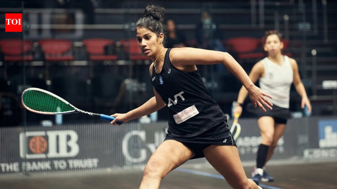 Joshna Chinappa playing squash at the Asian Games